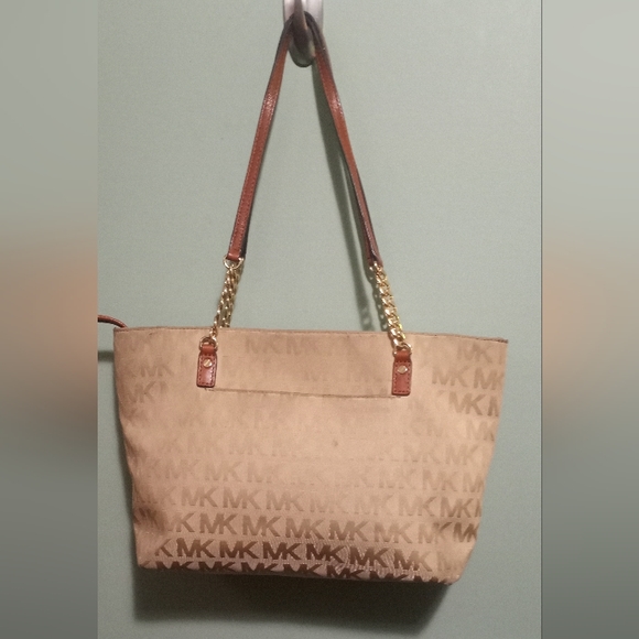 Michael Kors Jet Set Tote - Picture 2 of 9